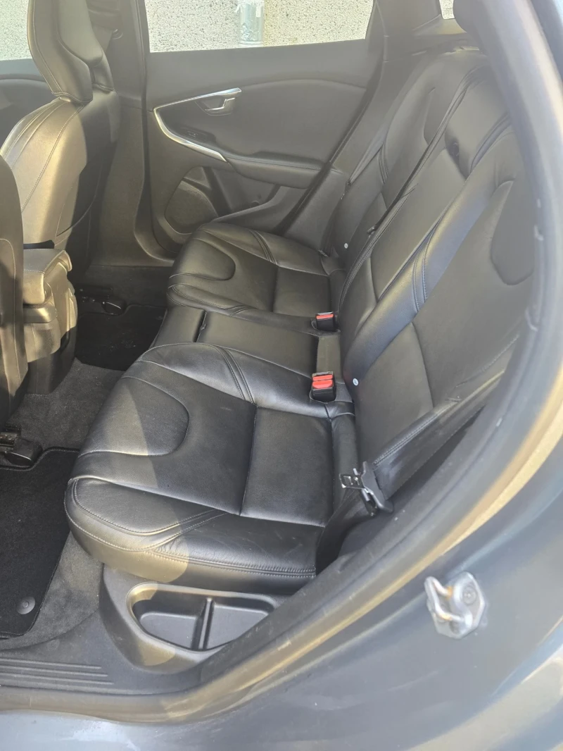 Volvo V40 2.0, снимка 7 - Автомобили и джипове - 52782041