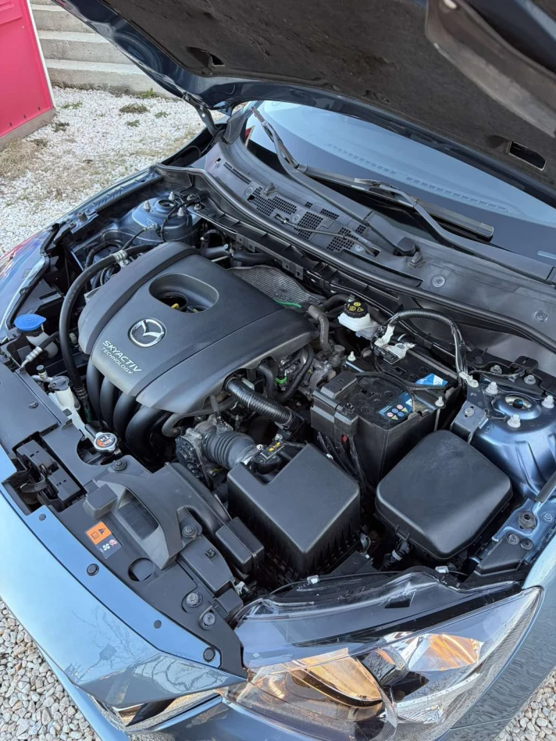 Mazda 2 1.5/90к/EURO6/ПЕРФЕКТНО СЪСТОЯНИЕ!, снимка 16 - Автомобили и джипове - 53264531