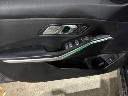 BMW 330 xDrive* АвтоКредит* (ЦЕНА ДО БГ), снимка 14 - Автомобили и джипове - 54031031