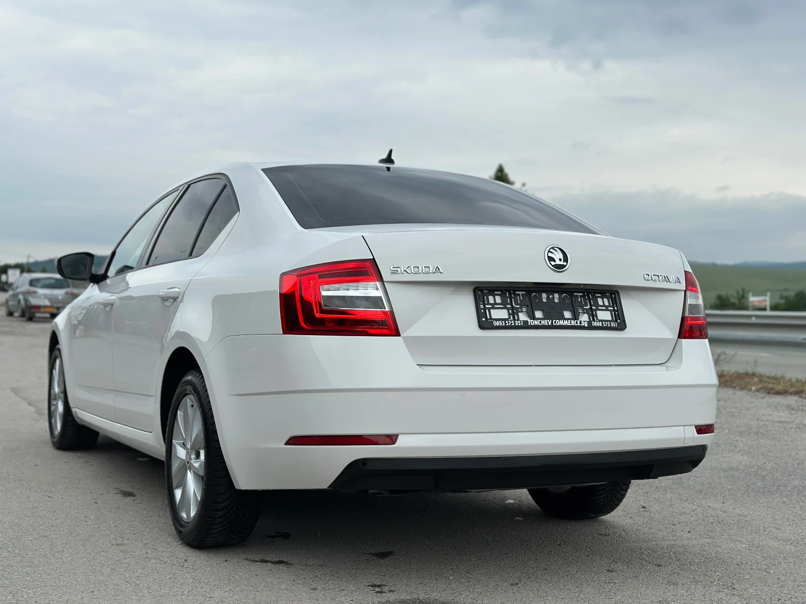 Skoda Octavia 1.6-TDI-172.000km-ORIGINAL-TOP-NEW-NAVI-LED - изображение 4