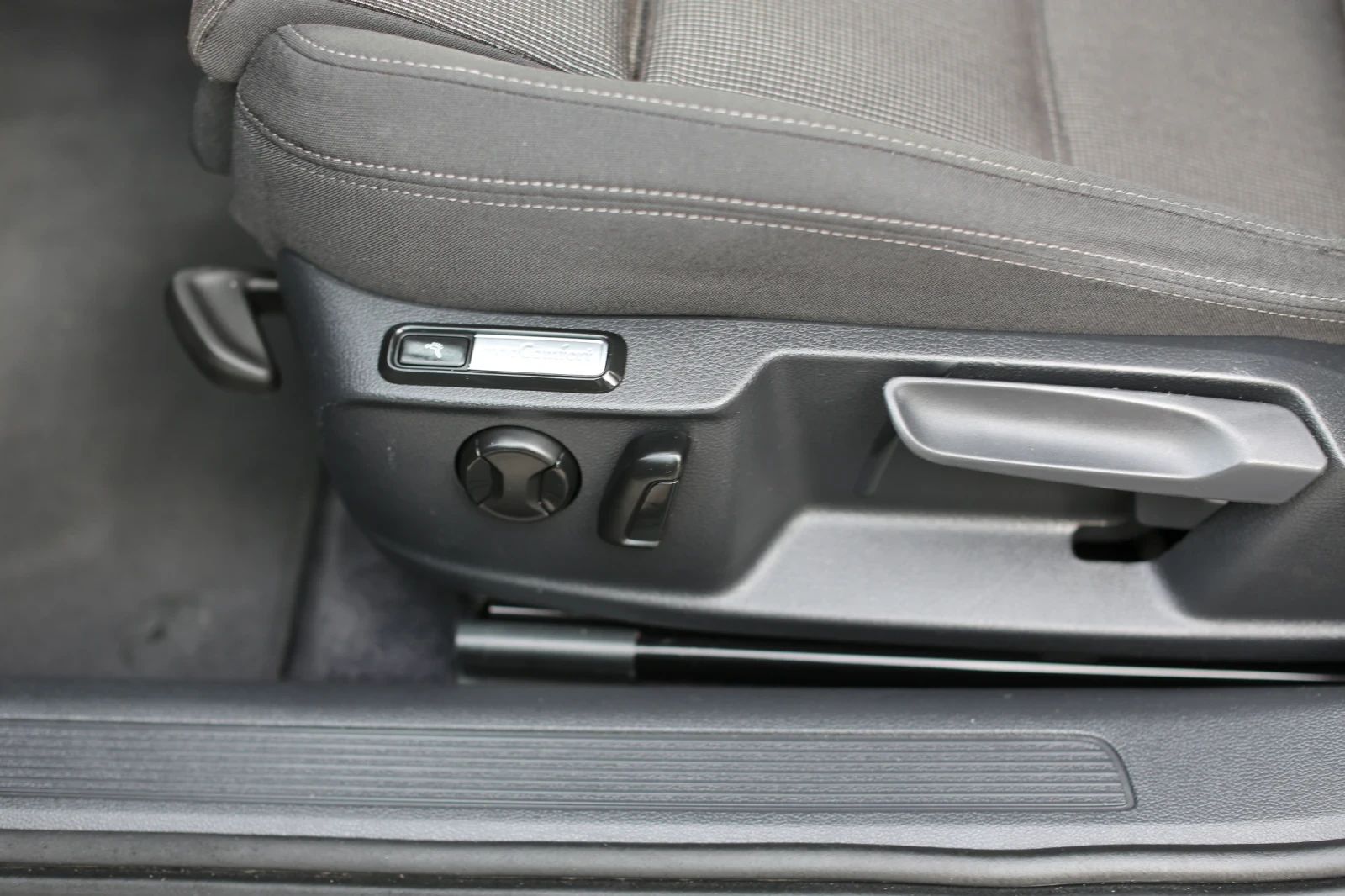 VW Passat Панорама, LED фарове, Масаж , снимка 12 - Автомобили и джипове - 53865984