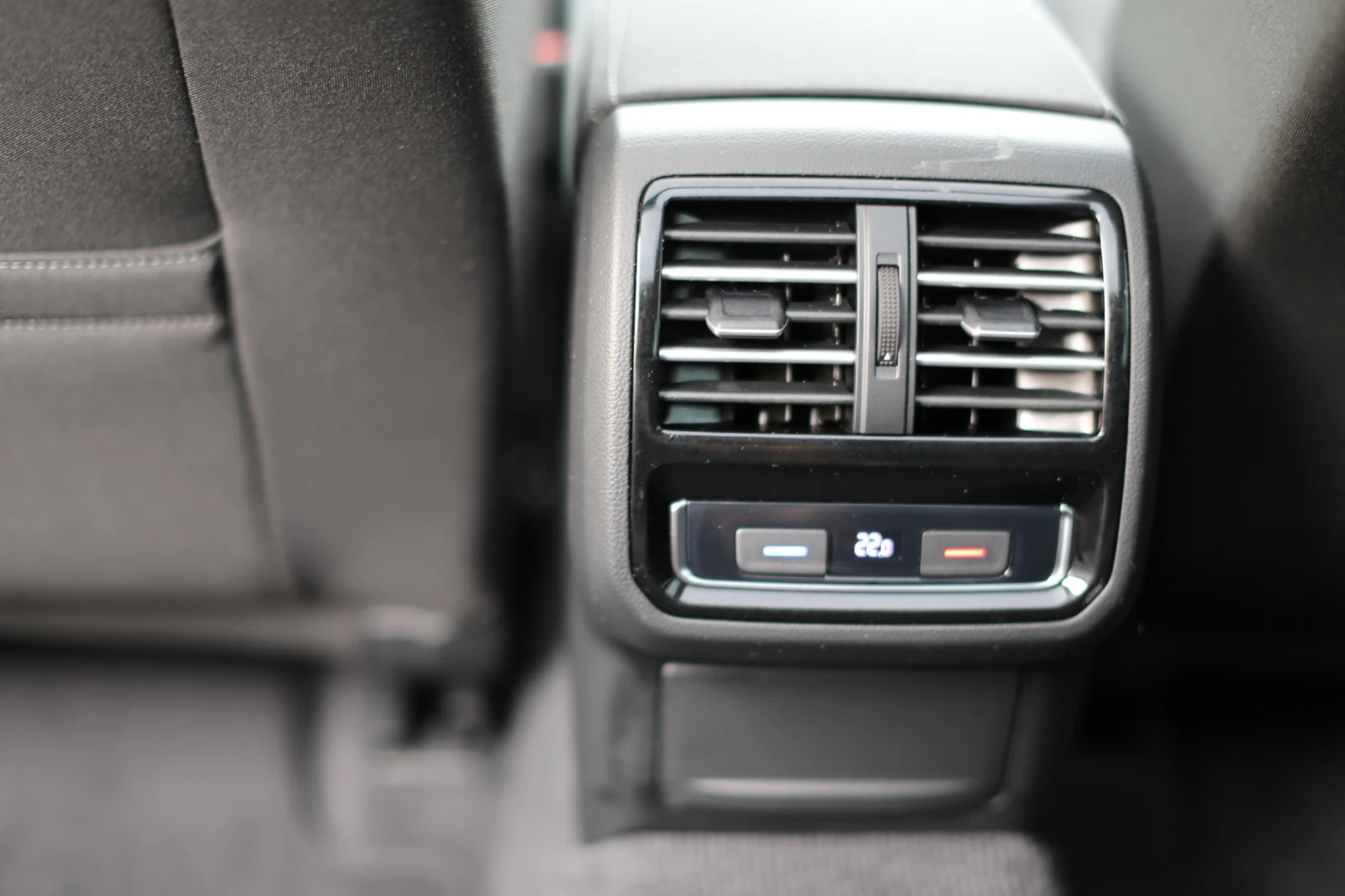 VW Passat Панорама, LED фарове, Масаж , снимка 14 - Автомобили и джипове - 53865984