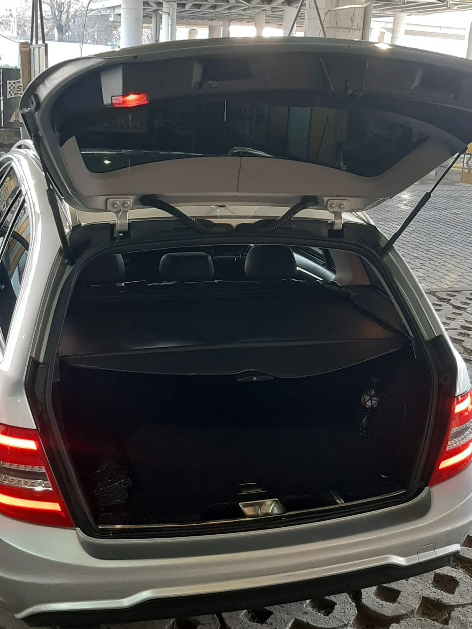 Mercedes-Benz C 250 4matic , снимка 16 - Автомобили и джипове - 53989514