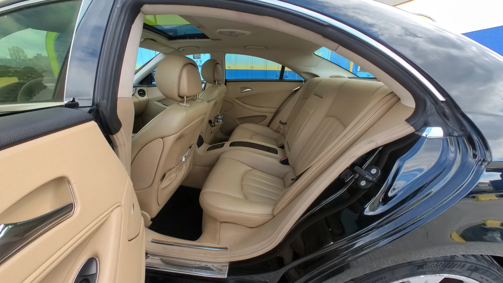 Mercedes-Benz CLS 320 AMG, снимка 11 - Автомобили и джипове - 54011074