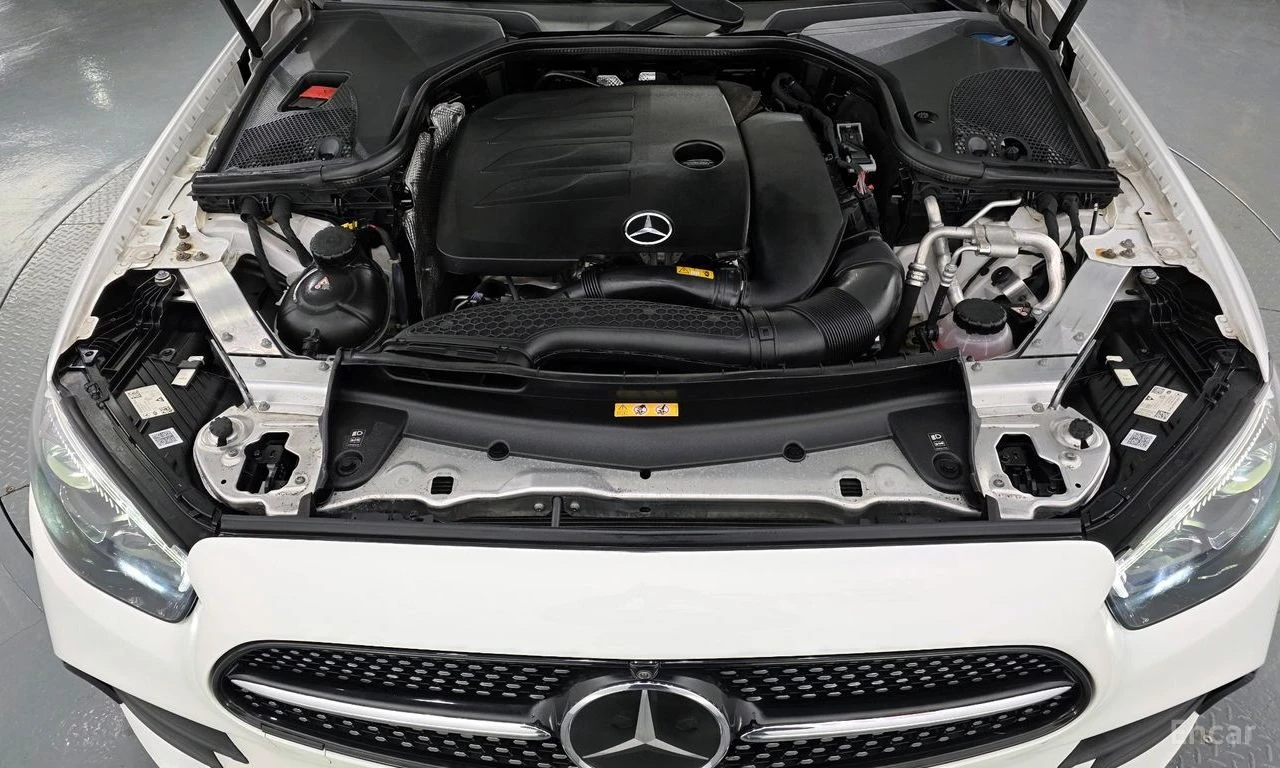 Mercedes-Benz E 350 4MATIC* AMG-LINE* , снимка 17 - Автомобили и джипове - 54714714