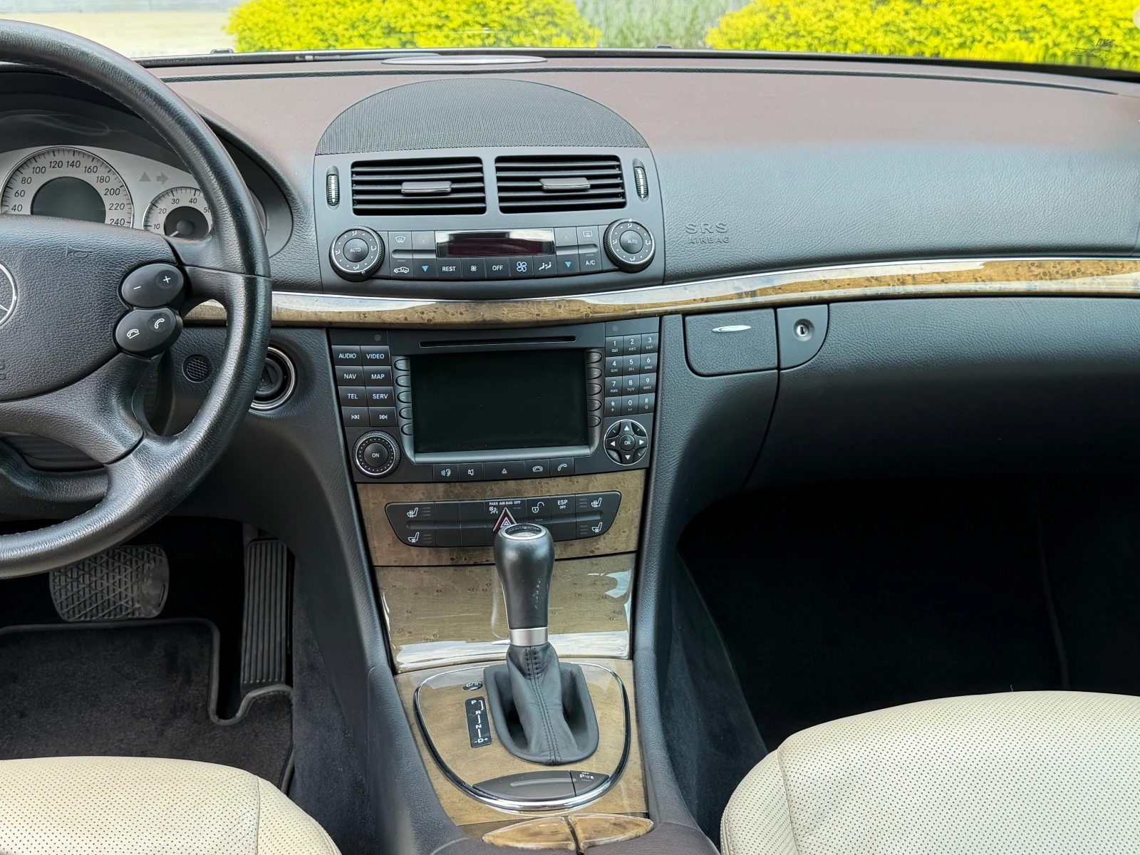 Mercedes-Benz E 350 Швейцария, снимка 16 - Автомобили и джипове - 54731051