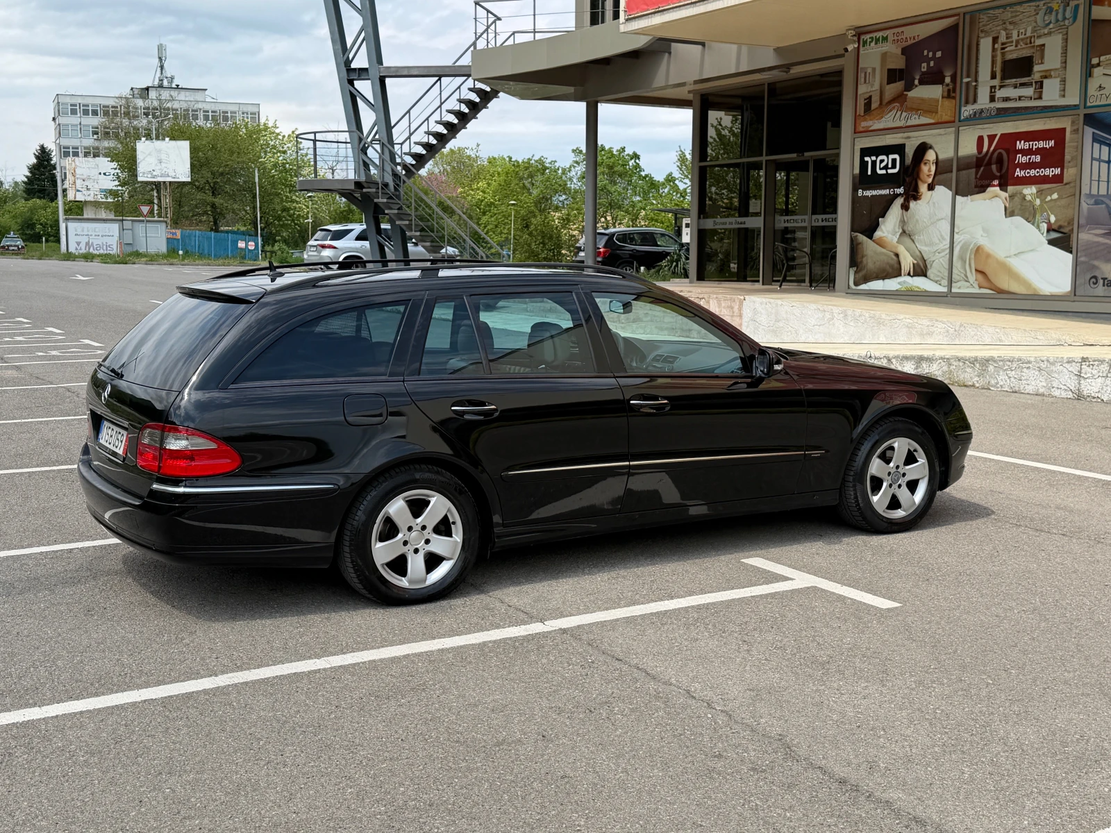 Mercedes-Benz E 350 Швейцария, снимка 9 - Автомобили и джипове - 54731051