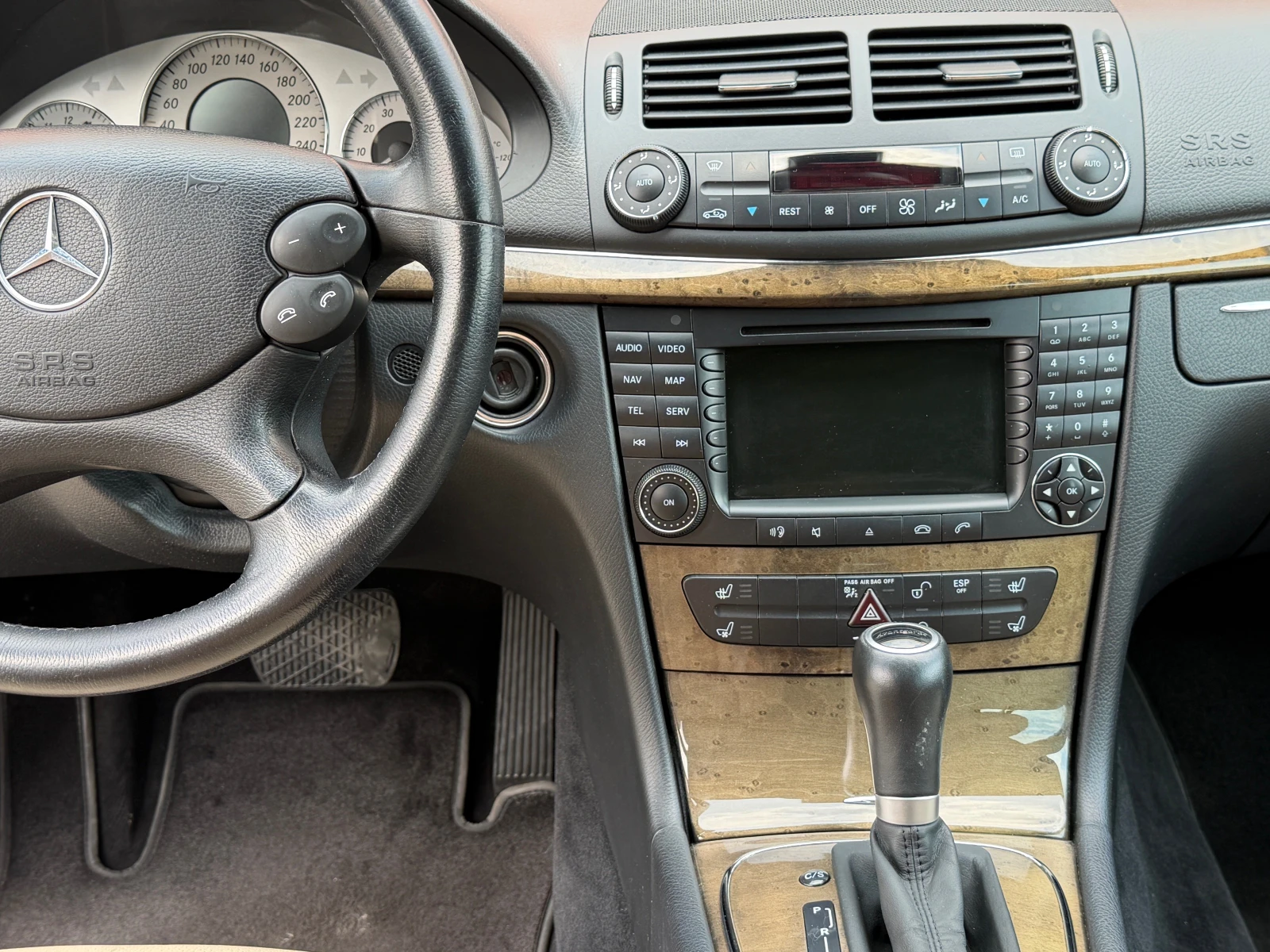 Mercedes-Benz E 350 Швейцария, снимка 17 - Автомобили и джипове - 54731051