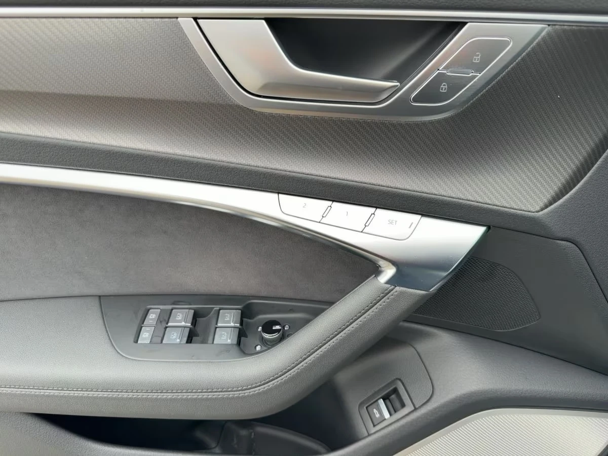 Audi Rs7 PERFORMANCE / DYNAMIC / B&O / MATRIX / 360 / HUD /, снимка 8 - Автомобили и джипове - 55129347