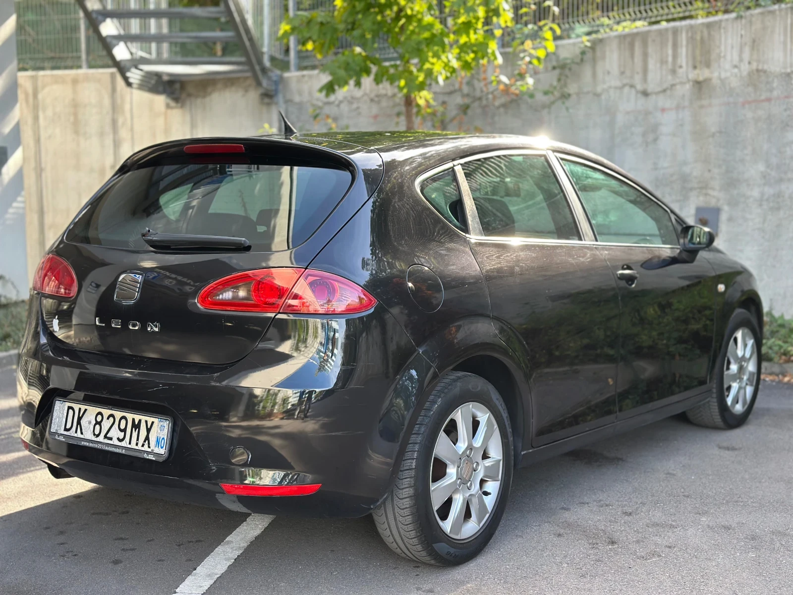 Seat Leon 1.6 MPi Italy Alcantar, снимка 4 - Автомобили и джипове - 56329688
