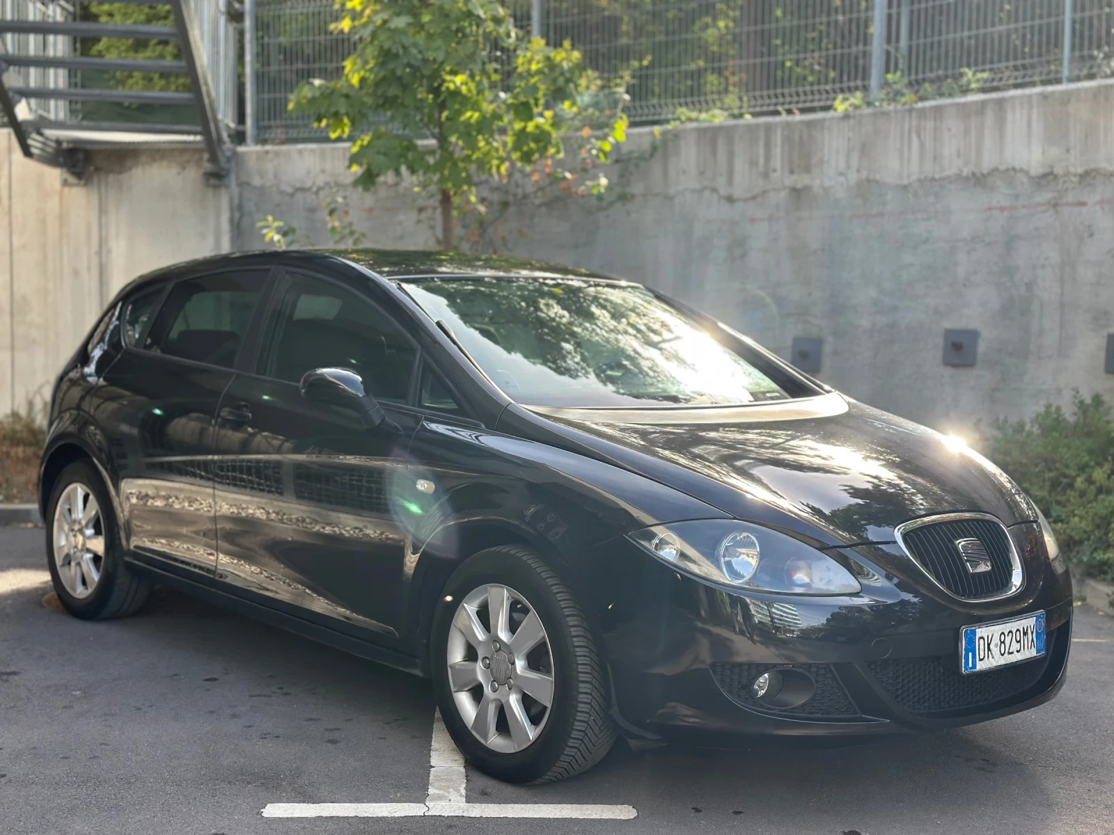 Seat Leon 1.6 MPi Italy Alcantar, снимка 2 - Автомобили и джипове - 56329688