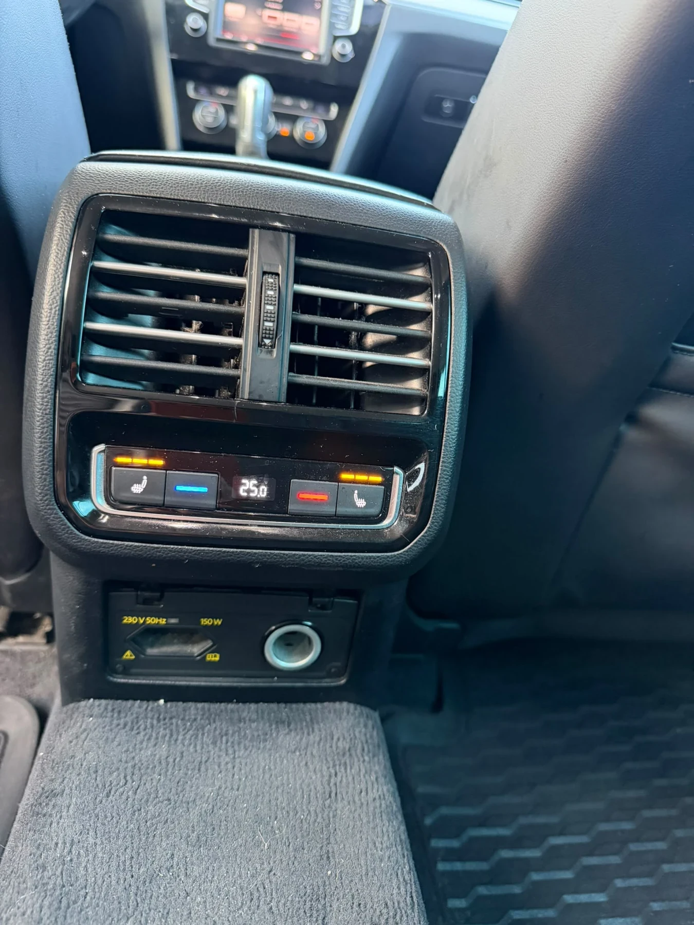 VW Passat Highline 190h.p Full Led, снимка 14 - Автомобили и джипове - 56333977