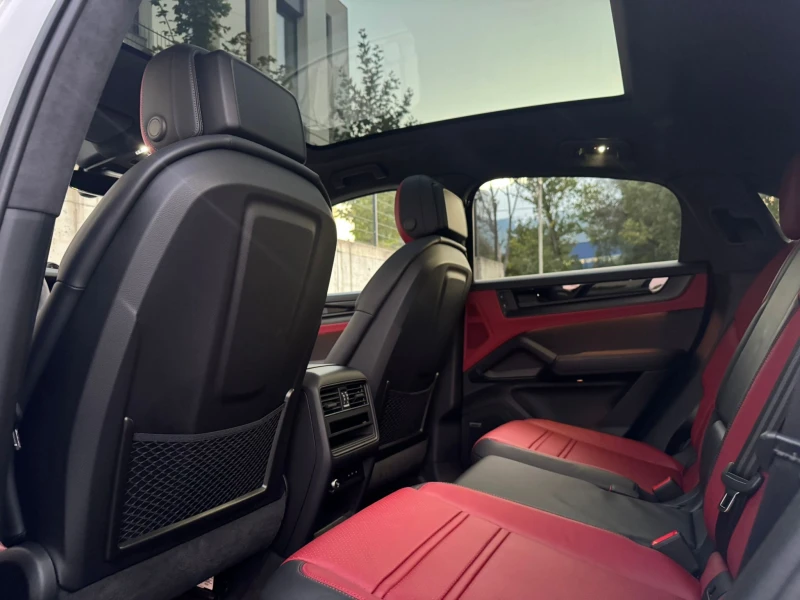 Porsche Cayenne GTS/PANO/360/TV/HD MATRIX/Пълна гаранция!, снимка 13 - Автомобили и джипове - 52005398