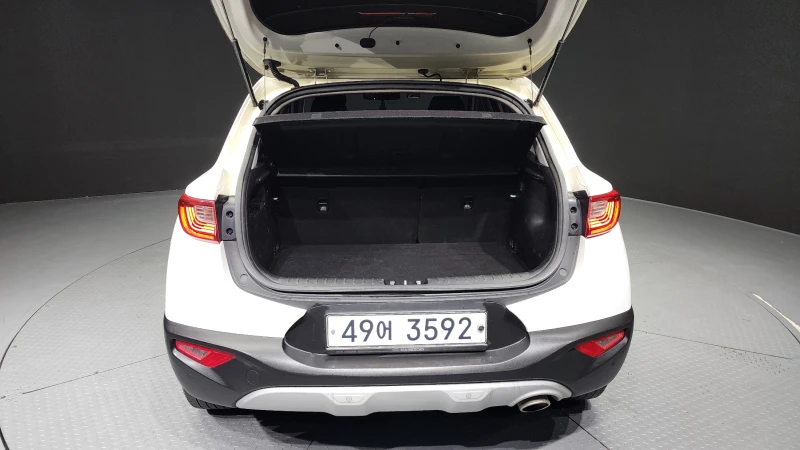 Kia Stonic 1.6CRDI, снимка 17 - Автомобили и джипове - 53155111