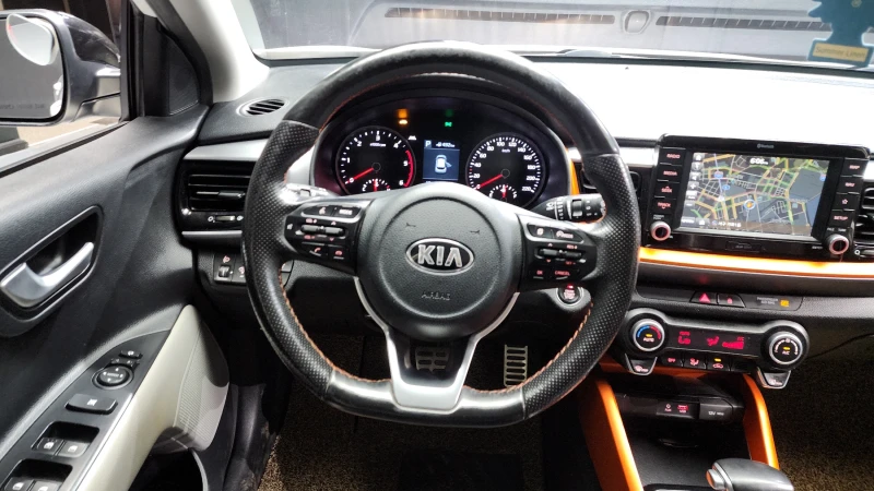 Kia Stonic 1.6CRDI, снимка 8 - Автомобили и джипове - 53155111