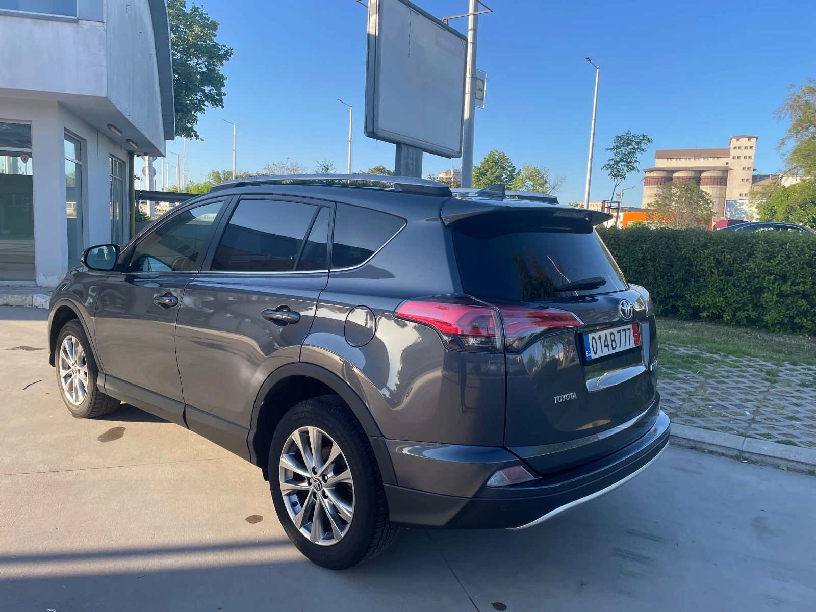 Toyota Rav4 2.0 D4D LONG = NAVI = KAMERA= КАТО НОВА - изображение 3