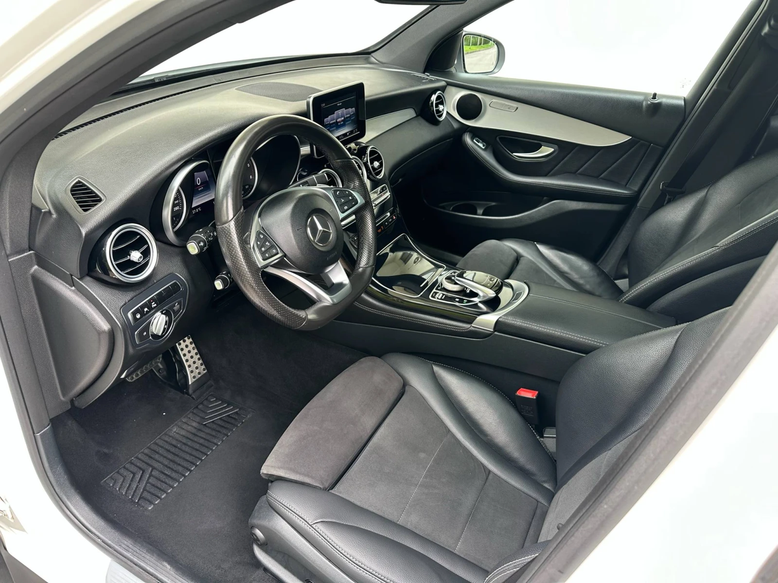 Mercedes-Benz GLC 220 d / 4MATIC / AMG OPTIC / ПАНОРАМА - изображение 9