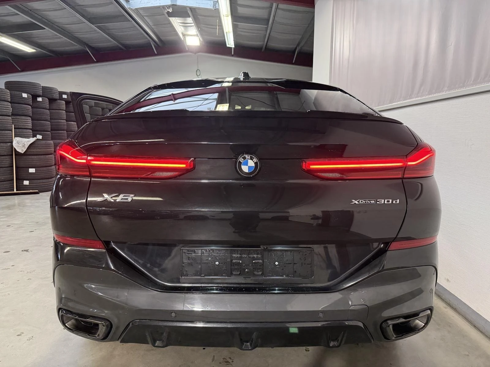 BMW X6 30d/xDrive/M-SPORT/CARBON/H&K/HEAD UP/PANO/ - изображение 3