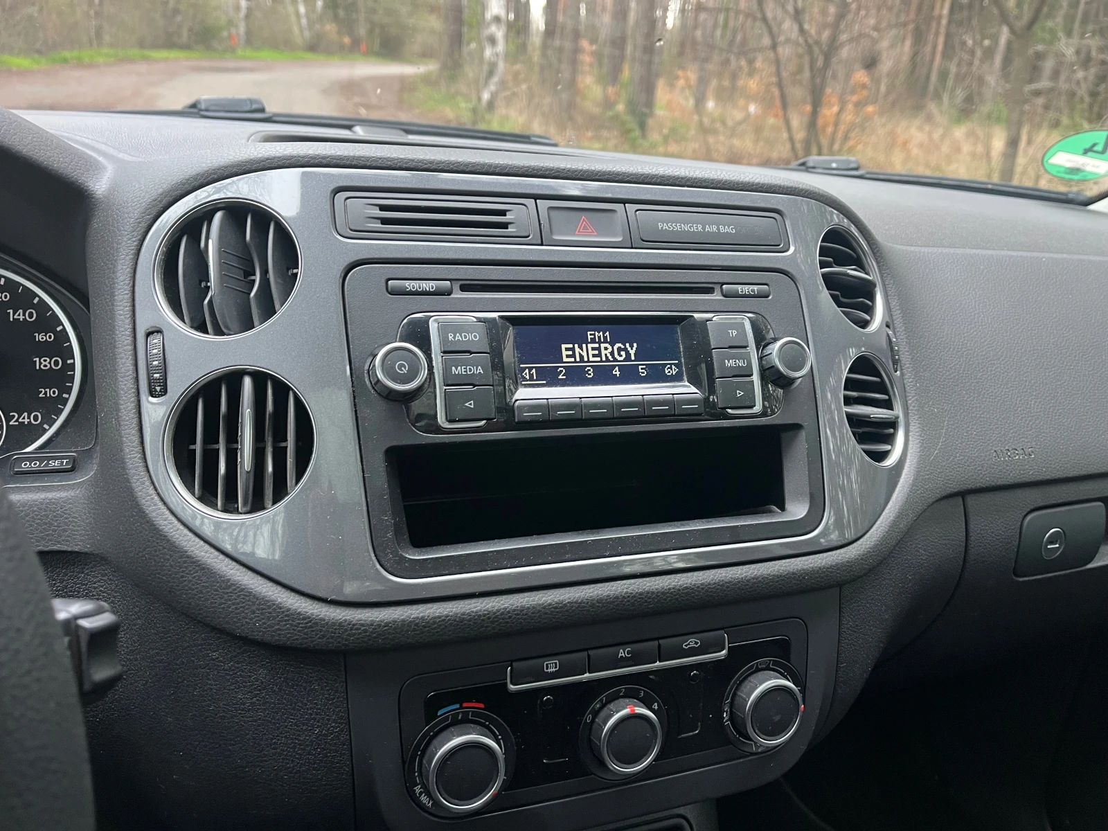 VW Tiguan ПАНОРАМА FACE 6 скорости 1.4 БЕНЗИН 160кс, снимка 15 - Автомобили и джипове - 54013533