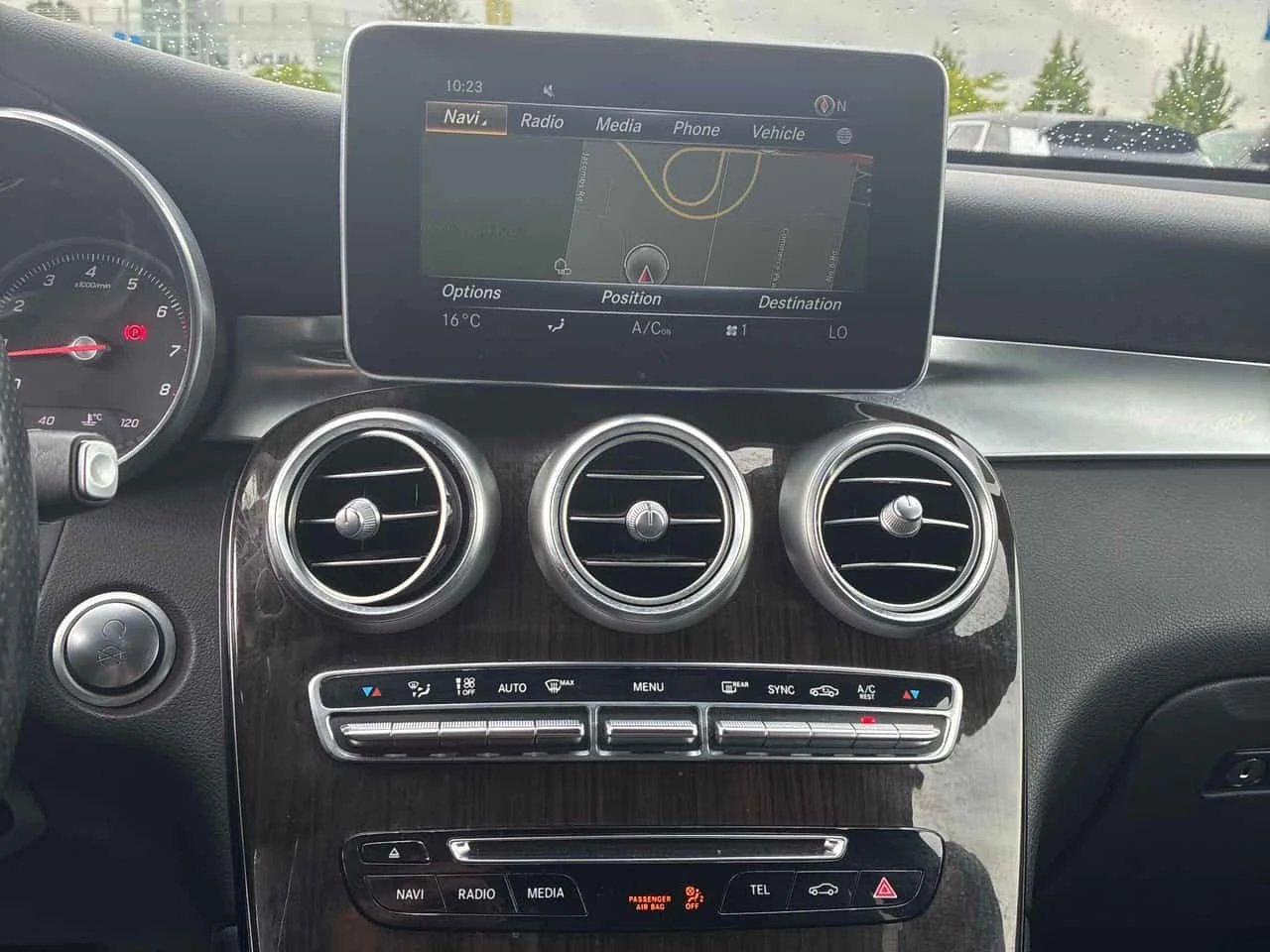 Mercedes-Benz GLC 300 4MATIC/360/ПАНОРАМА/ПОДГРЕВИ, снимка 9 - Автомобили и джипове - 54688276