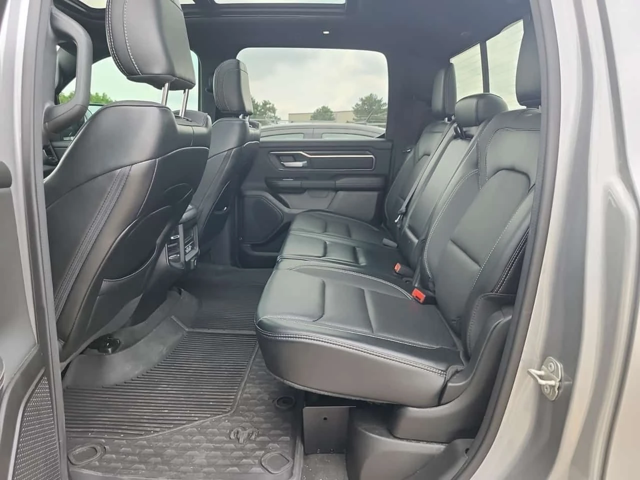 Dodge RAM 1500 * 4x4 Crew Cab 5'7" Box Sport Crew Cab , снимка 12 - Автомобили и джипове - 55544369