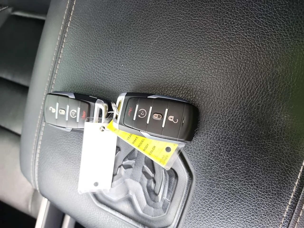 Dodge RAM 1500 * 4x4 Crew Cab 5'7" Box Sport Crew Cab , снимка 8 - Автомобили и джипове - 55544369