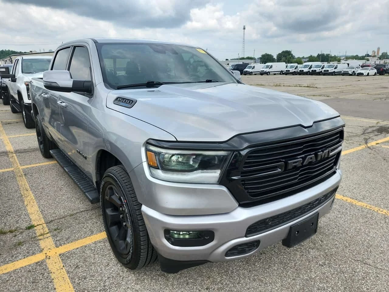 Dodge RAM 1500 * 4x4 Crew Cab 5'7" Box Sport Crew Cab , снимка 5 - Автомобили и джипове - 55544369