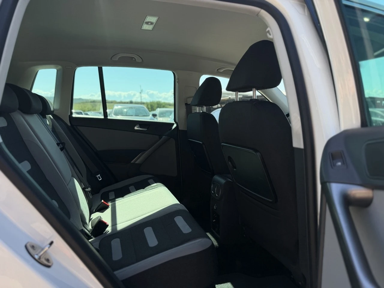 VW Tiguan 2.0TDI DSG NAVI, снимка 12 - Автомобили и джипове - 55981275