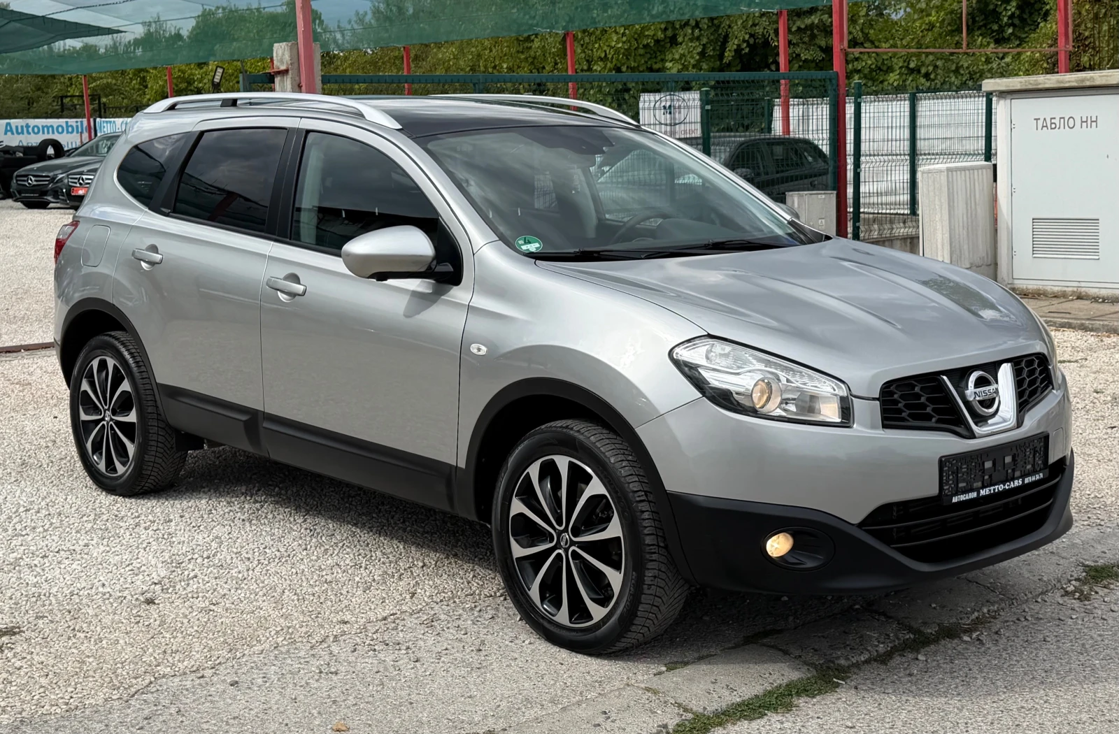 Nissan Qashqai 1.6DCI* 7Местна* 360Камера* Панорама, снимка 16 - Автомобили и джипове - 56200392