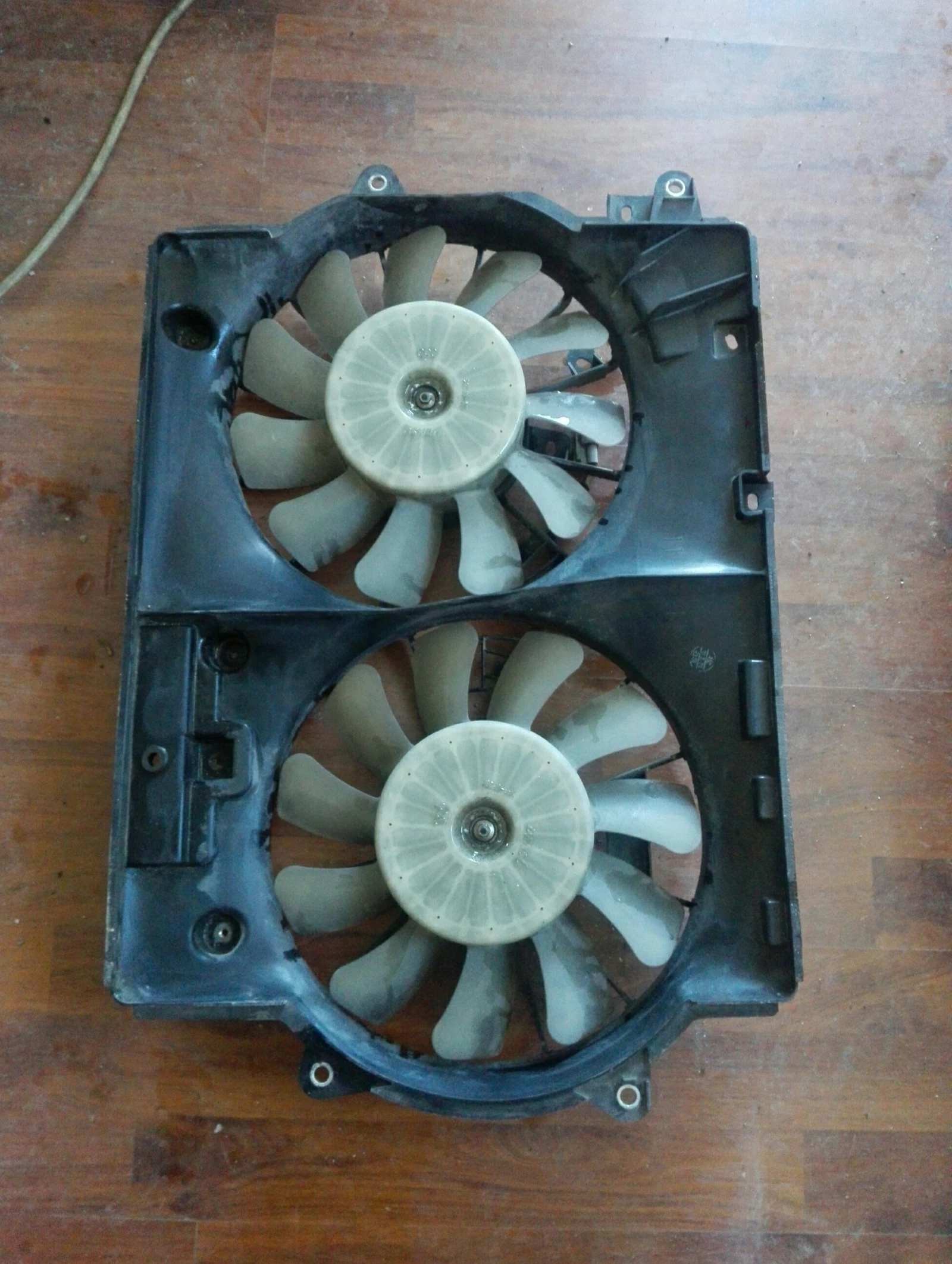 �������� ������ IS220 2.2� | Mobile.bg � ����������� 1