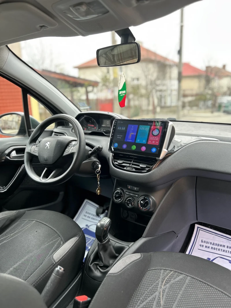 Peugeot 208 1.2i, снимка 13 - Автомобили и джипове - 49606966