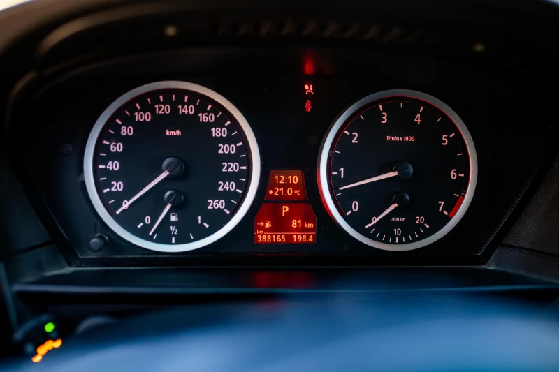 BMW 530, снимка 15 - Автомобили и джипове - 52001232