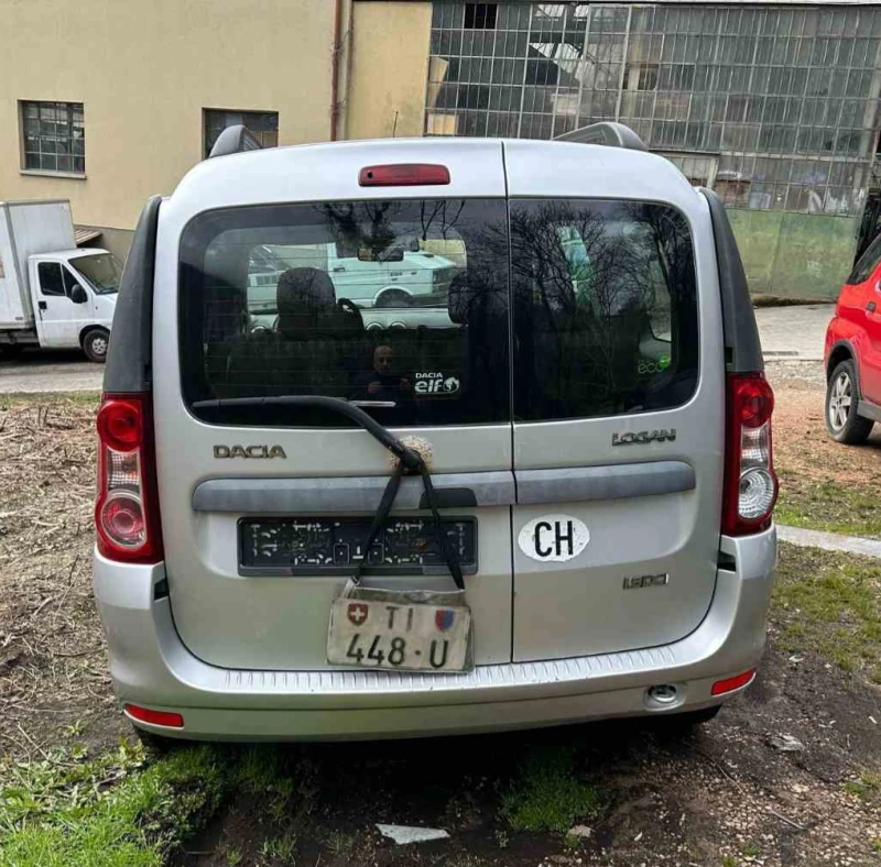 Dacia Logan 1.5 DCI, снимка 16 - Автомобили и джипове - 53421012