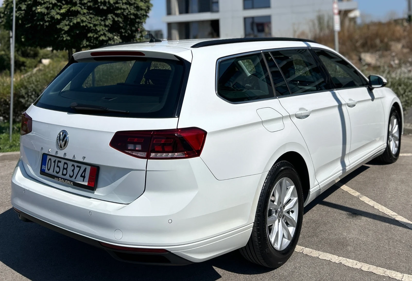 VW Passat DISTRONIC* КАТО НОВ - изображение 8