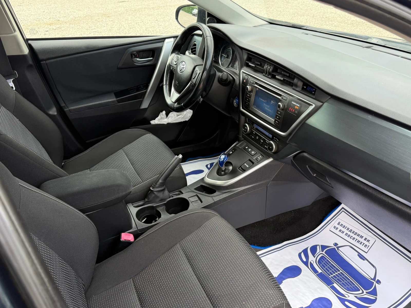 Toyota Auris 1.8 hybrid - изображение 8