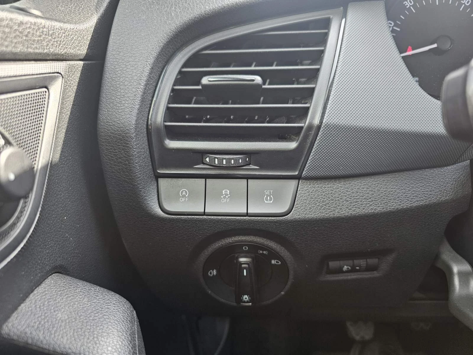 Skoda Fabia 1.0 TCe 60  - изображение 10