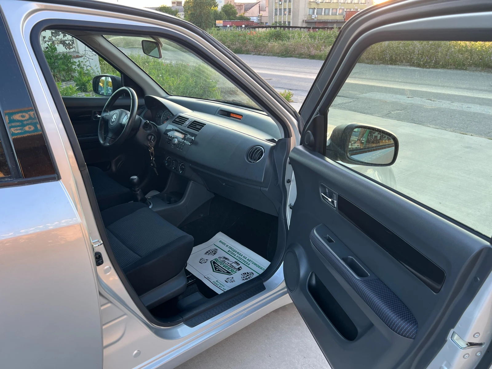 Suzuki Swift 1.3i-92к.с-4х4, снимка 12 - Автомобили и джипове - 54727683