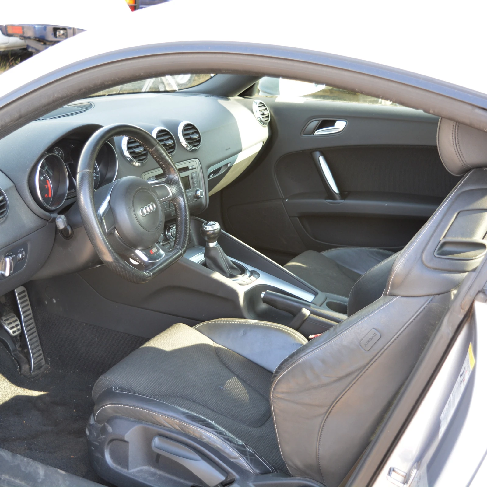 Audi Tt 2.0TFSI, снимка 6 - Автомобили и джипове - 55186281