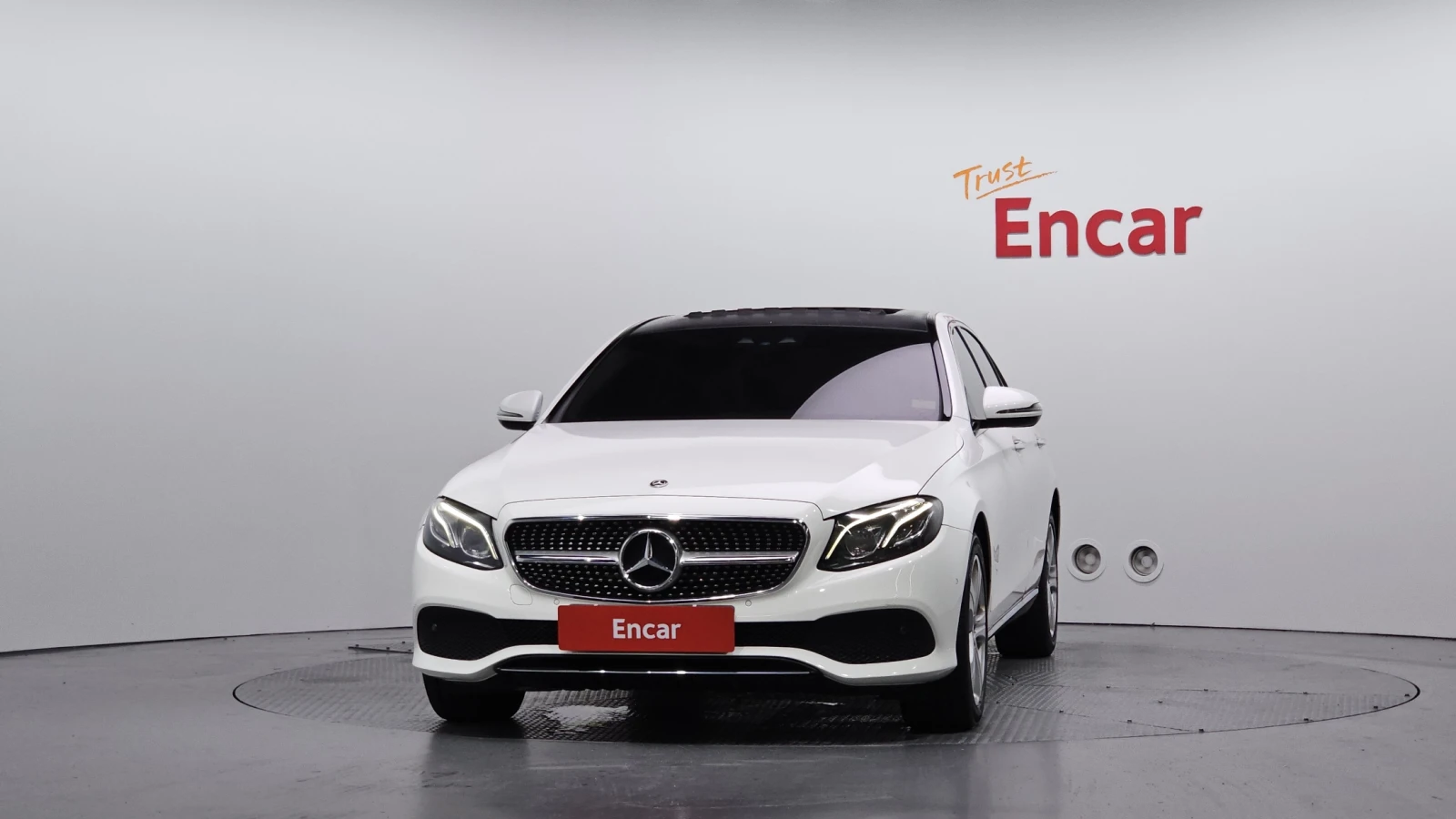 Mercedes-Benz E 220 HUD* ЕЛ. БАГАЖНИК* BLIND SPOT* ЛЮК* КРАЙНА ЦЕНА, снимка 3 - Автомобили и джипове - 55982757