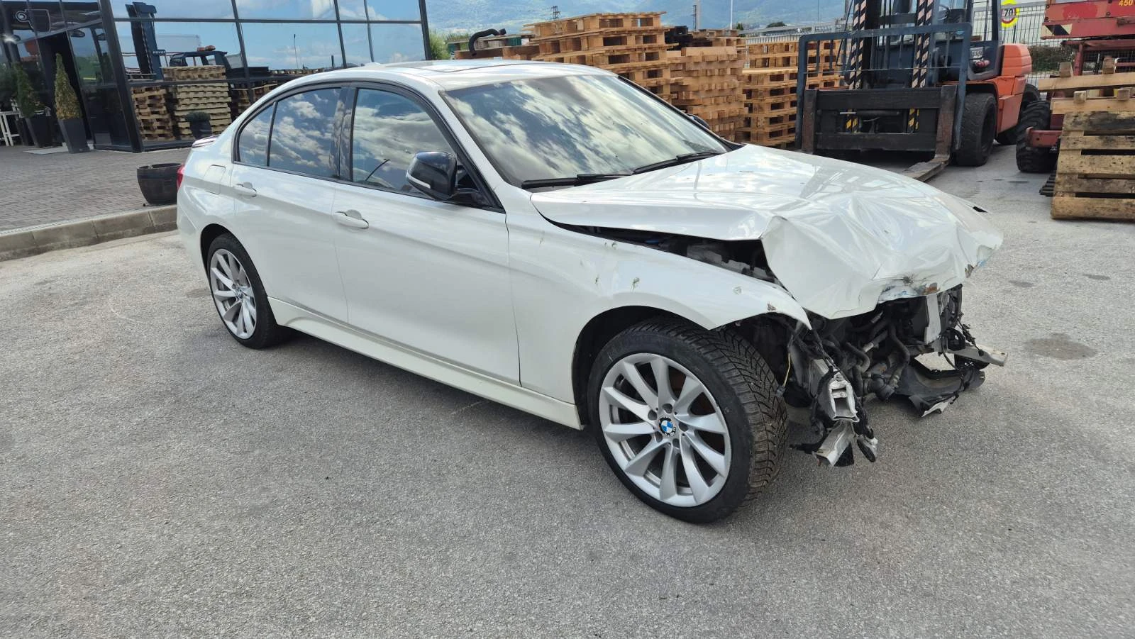 BMW 330 i xDrive, снимка 5 - Автомобили и джипове - 56277899