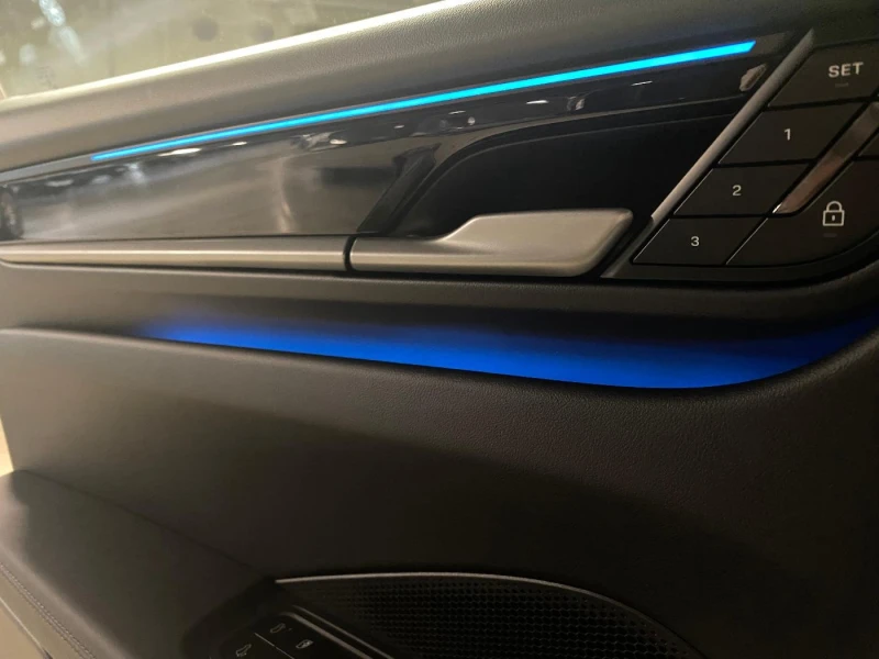 Porsche Macan 4S/ELECTRIC/NEW MODEL/BOSE/PANO/MATRIX/360/LIFT/  , снимка 7 - Автомобили и джипове - 50810063