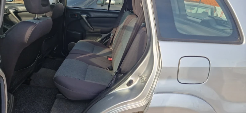 Toyota Rav4 2.0 D4D-4х4 ИТАЛИЯ, снимка 14 - Автомобили и джипове - 51830191