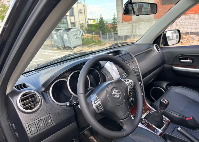 Suzuki Grand vitara 2.0, снимка 9 - Автомобили и джипове - 52832085