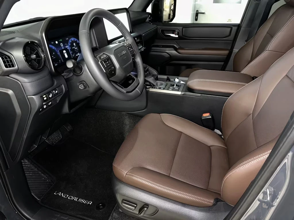 Toyota Land cruiser НОВ!/LC250/204HP/EXECUTIVE/360/CPLAY/NAVI/LED/586g - изображение 7