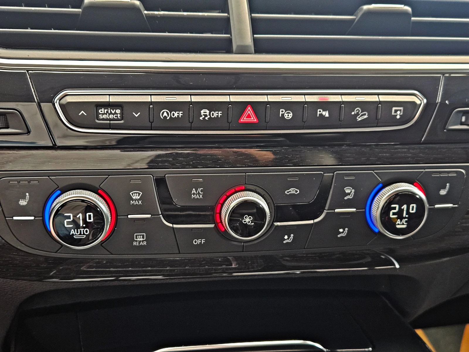 Audi Q7 S-LINE/MATRIX/DISTR/CAMERA/HUD/САМОПАРКИРАНЕ/ПОДГР, снимка 12 - Автомобили и джипове - 54953415