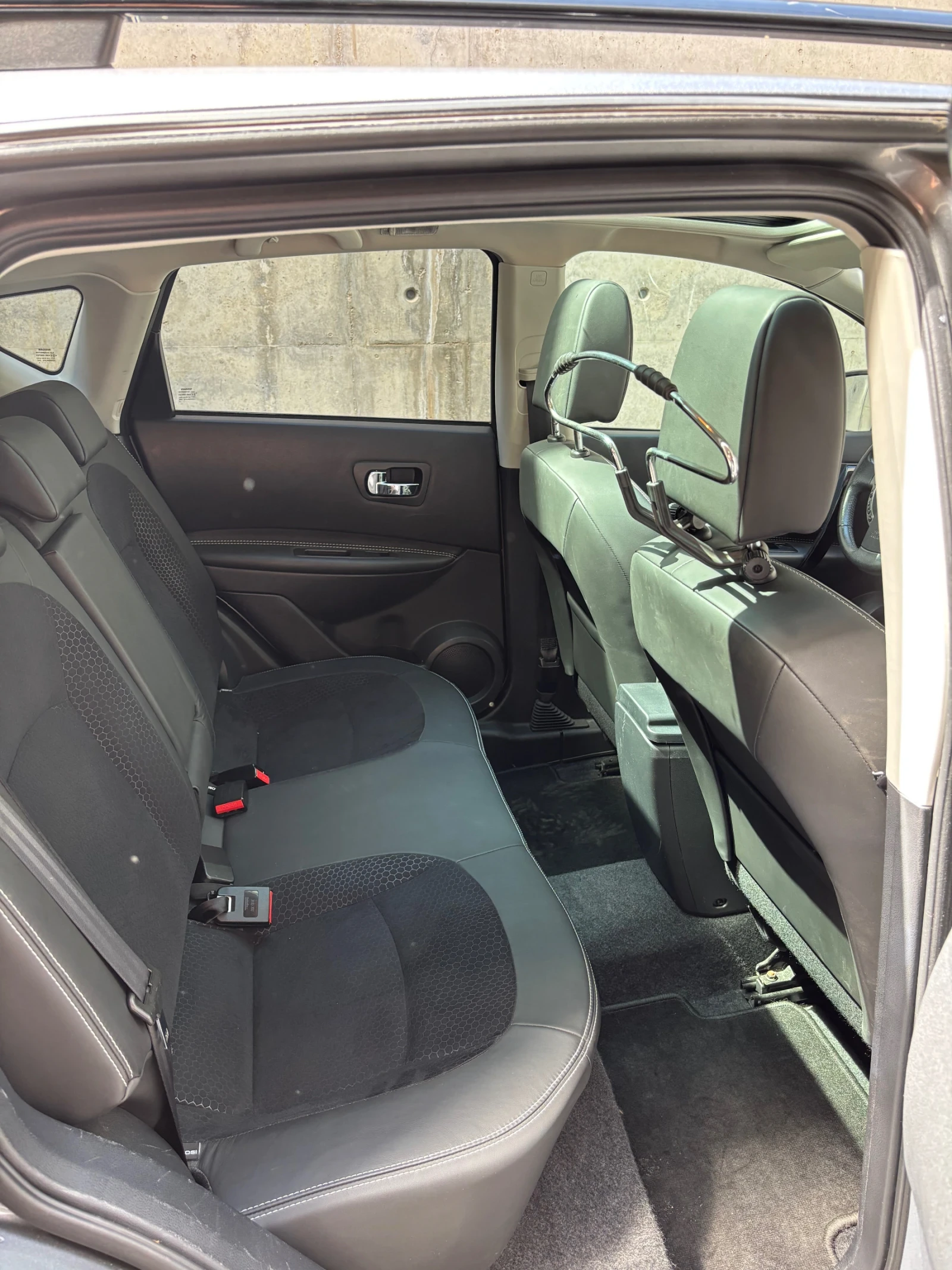 Nissan Qashqai 2.0i 4х4 Швейцария, снимка 7 - Автомобили и джипове - 55204108