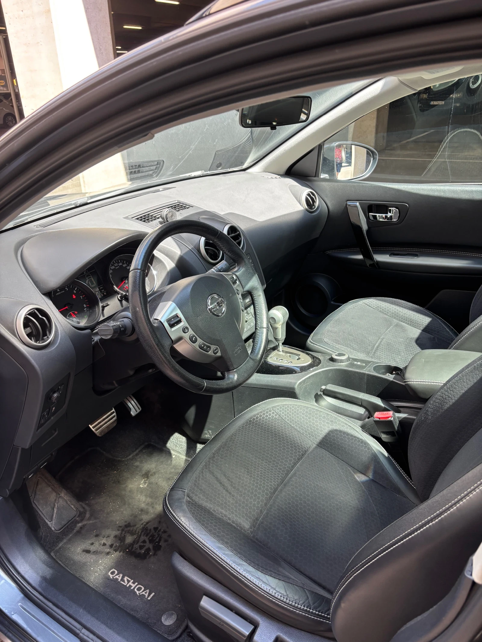 Nissan Qashqai 2.0i 4х4 Швейцария, снимка 9 - Автомобили и джипове - 55204108