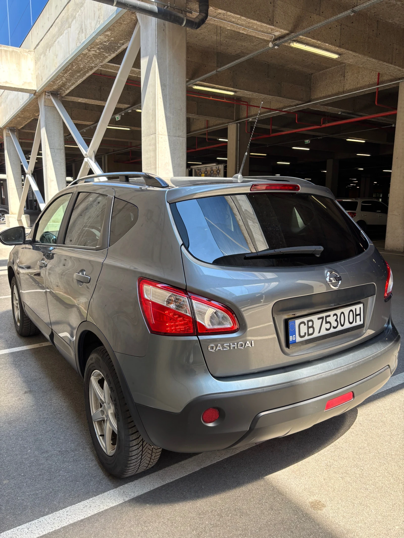 Nissan Qashqai 2.0i 4х4 Швейцария, снимка 4 - Автомобили и джипове - 55204108