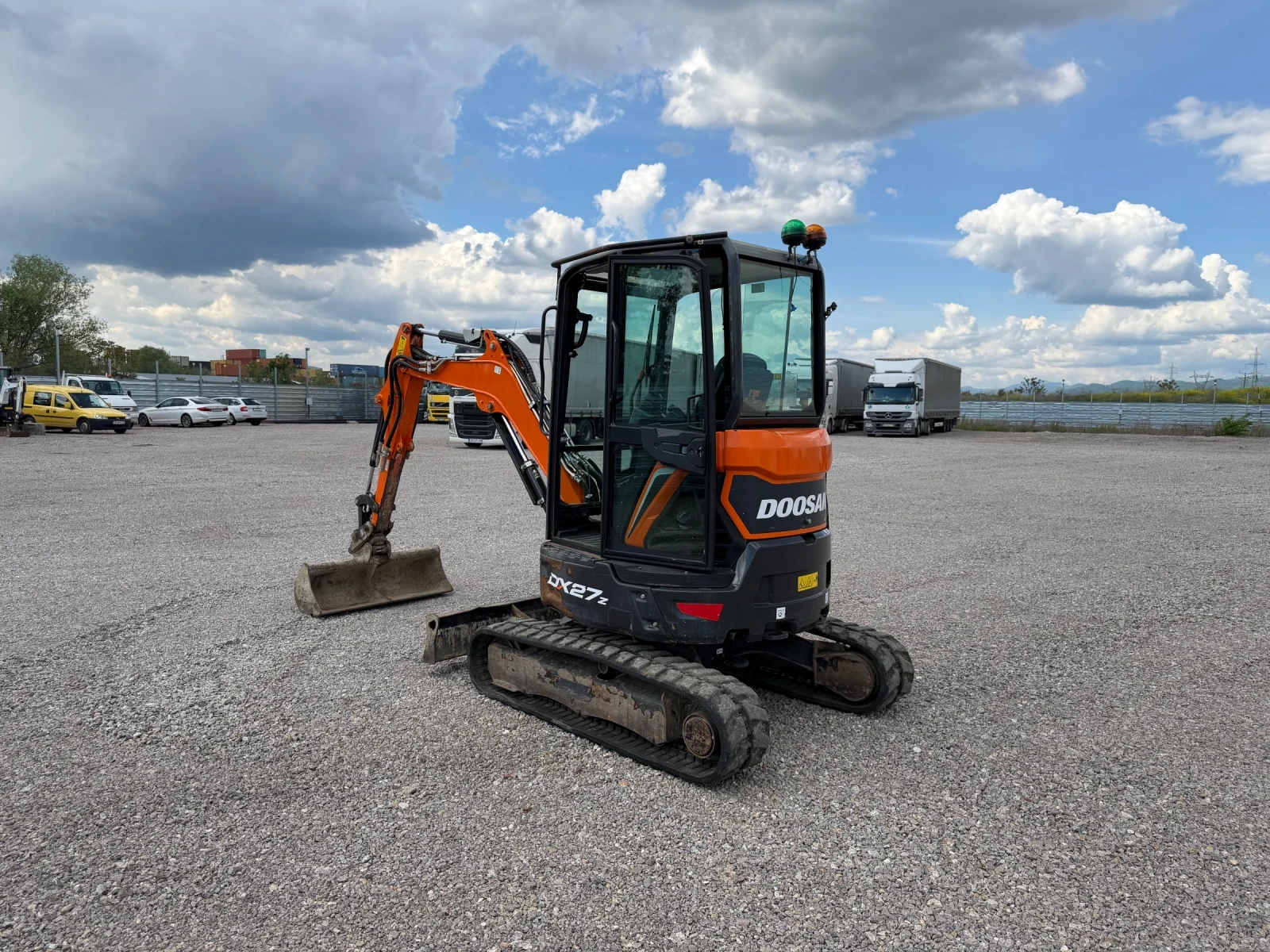 Багер DOOSAN DX27Z, снимка 3 - Индустриална техника - 54623500