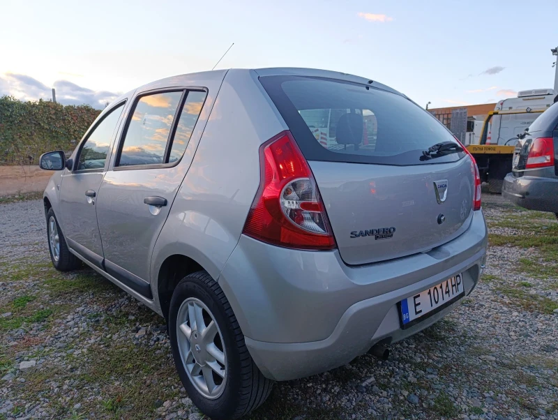 Dacia Sandero Газ, снимка 4 - Автомобили и джипове - 47429830